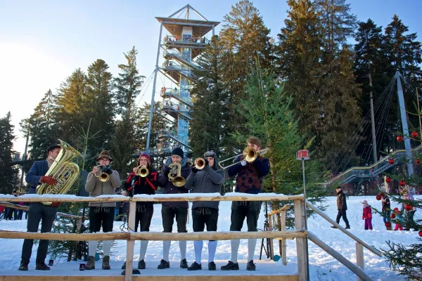 Bild: "Zauberhafter Winterwald": skywalk allgäu startet Weihnachts-Winter-Saison mit neuem Event-Konzept