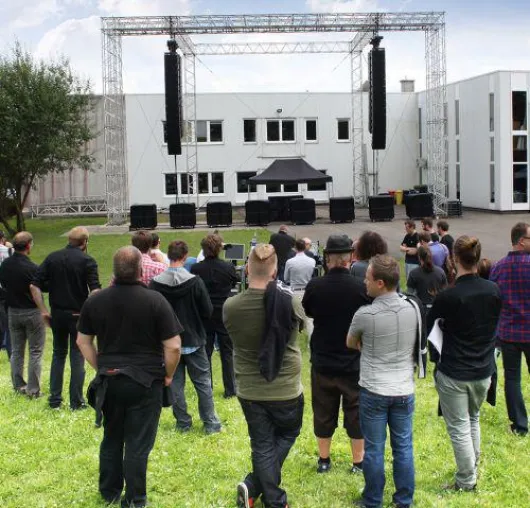 Markteinführung des CODA AUDIO AiRAY in Wenden Bild: Markteinführung des CODA AUDIO AiRAY in Wenden
