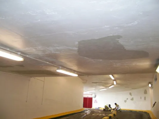 Bild: Betonreparaturen an Vertikal- und Überkopfflächen: Leichtgewichtige Polymertechnologie