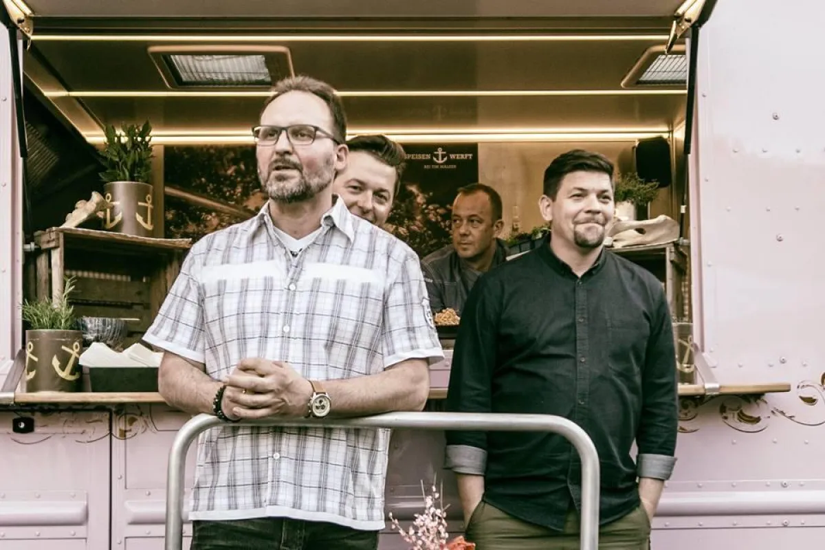 Kein Grund zum Verstecken: Franz Gerstenlauer, Jan Bröcker und Tim Mälzer begeistern ihre Kunden