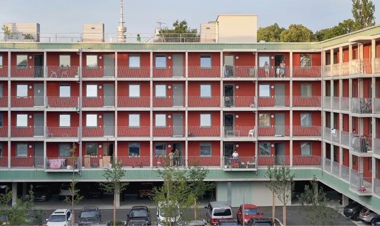 Bild: Vom Wohnungsbau bis zu grünen Freiflächen: Potenziale großer Parkplätze 