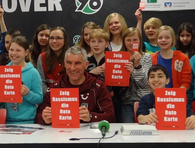 Show Racism the Red Card- Workshops im Rahmen der Internationalen Wochen gegen Rassismus Bild: Show Racism the Red Card- Workshops im Rahmen der Internationalen Wochen gegen Rassismus