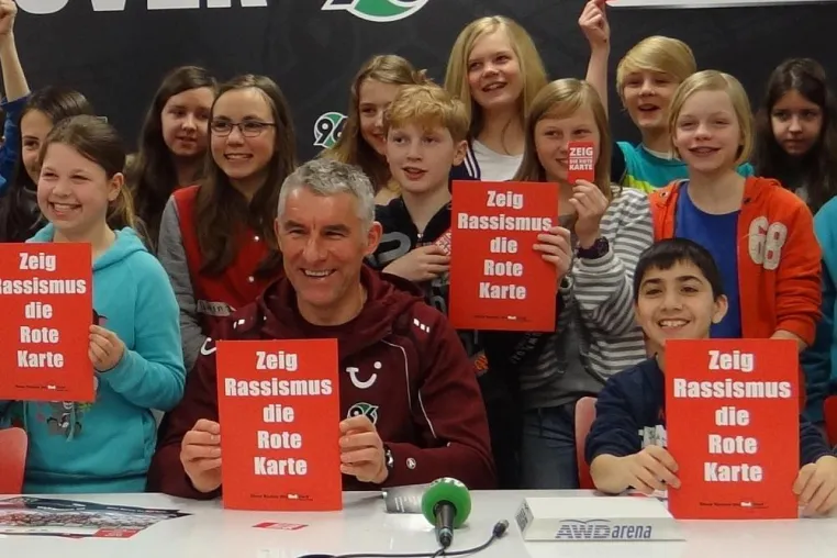 Show Racism the Red Card- Workshops im Rahmen der Internationalen Wochen gegen Rassismus Bild: Show Racism the Red Card- Workshops im Rahmen der Internationalen Wochen gegen Rassismus