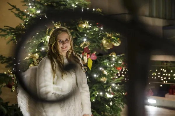 Bild: Laternenfest zur Eröffnung vom Mönchstein Charity Tree