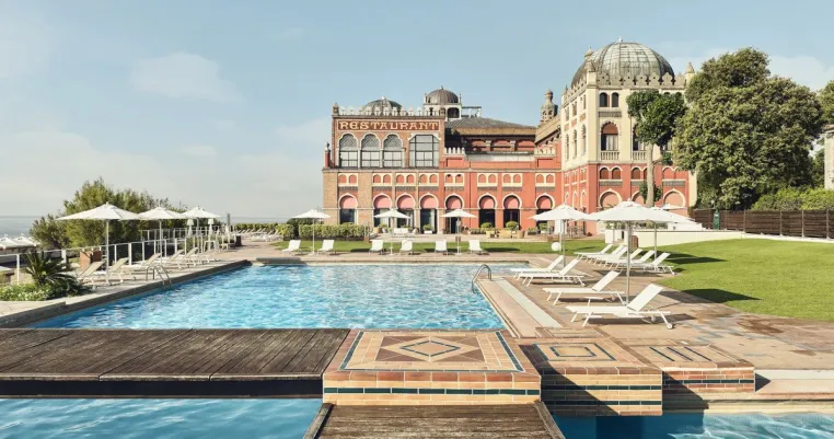 Bild: Mit dem Hotel Excelsior Venice Lido Resort einen kulturellen Familienurlaub in Venedig genießen
