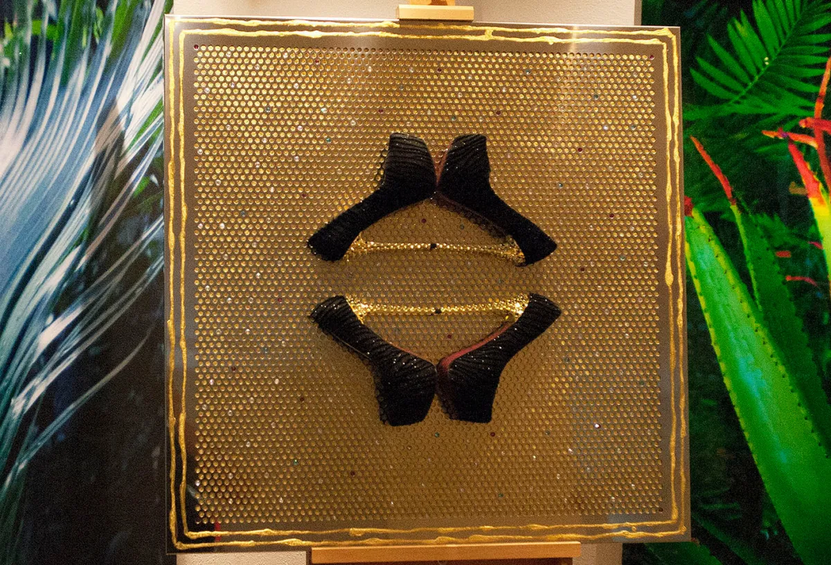 GOLDEN MIRROR - 24 Karat vergoldete Untergrundfläche (© Linden Corporate Art Gallery)