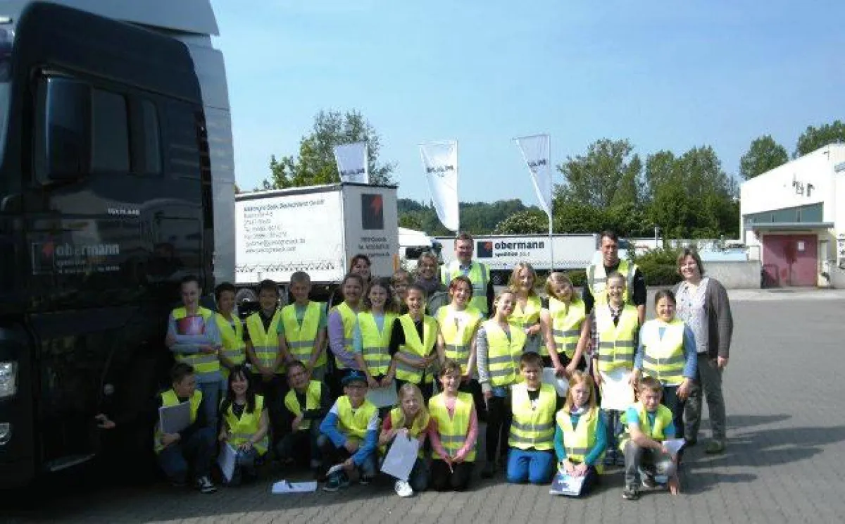 Logistik zum Anfassen für über 20 Schülerinnen und Schüler. Quelle: Obermann Unternehmensgruppe