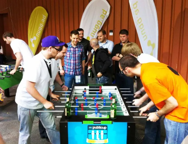 Kickerturnier um den re:publicup 2012 von nugg.ad bringt MyHandicap 2000 Euro Spende Bild: Kickerturnier um den re:publicup 2012 von nugg.ad bringt MyHandicap 2000 Euro Spende