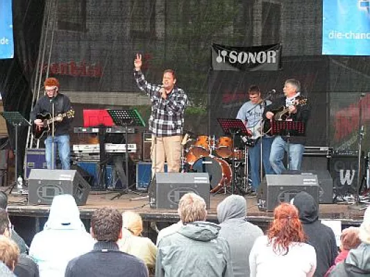 Bild: Offenburger Jugendliche überzeugen auf den Musischen Festtagen: "Break point" rockt im Nagolder Regen