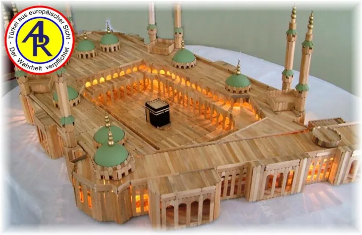 Bild: Aktuelle Türkei: Deutscher baut Modell der Moschee von Mekka aus Eisstäbchen