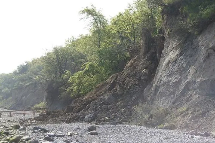 Bild: Küstenabbruch am Strand von Elmenhorst