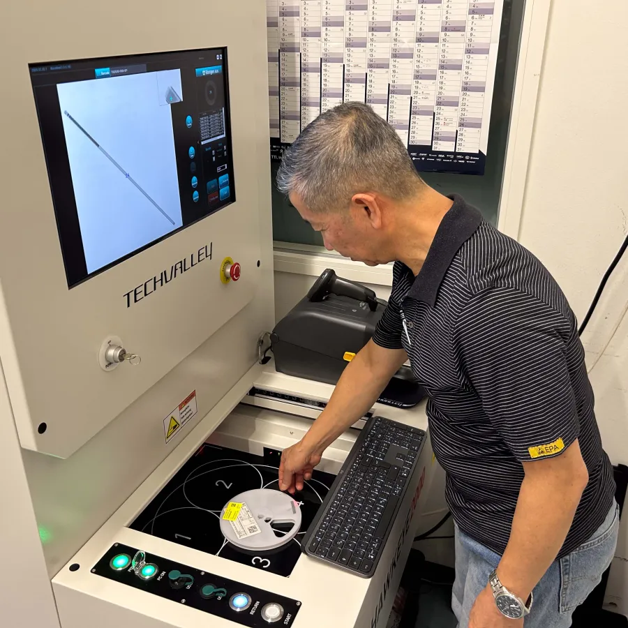 Erfolgreiche Inbetriebnahme unseres neuen Röntgen-Bauteilzählers HAWKEYE2000  (© GEMAC Chemnitz GmbH)