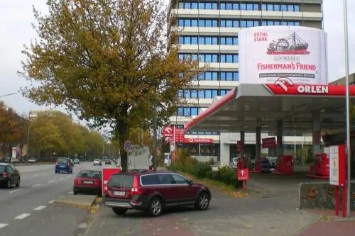 Bild: Magic Poster bringt leuchtende Werbeflächen auf Tankstellen