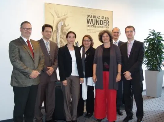 Bild: Berliner Medizintechnikunternehmen: Staatssekretärin Almuth Hartwig-Tiedt zu Besuch bei Berlin Heart