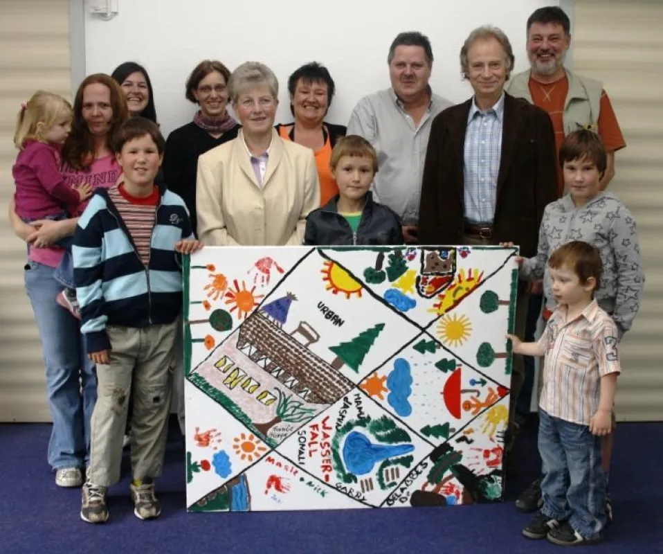 Familie Hampe, Familie Möllendorf-Kersten, die Betreuer Annika Konrad (3.v.l.) und Hartmut Rettig (1.v.r.), Kirsten von der Crone