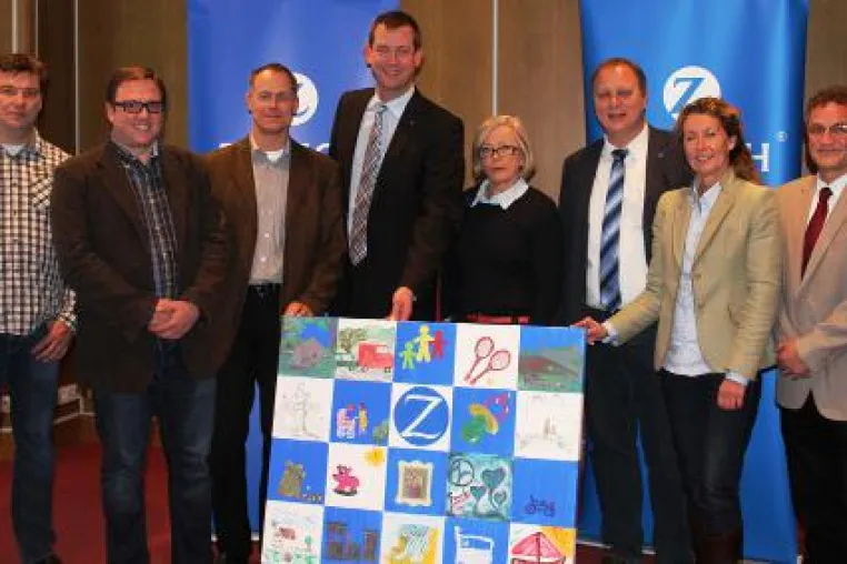 Bild: Mitarbeiter der Zurich Versicherung spenden an gemeinnützige Organisationen aus der Region