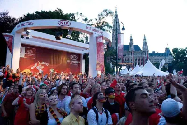 Bild: KIA Motors mit Outstanding Solutions zur UEFA EURO 2008™