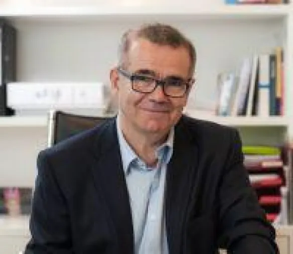 Bild: Gynäkologe Dr. Adrian Flohr: Brustkrebsvorsorge als zentrales Thema