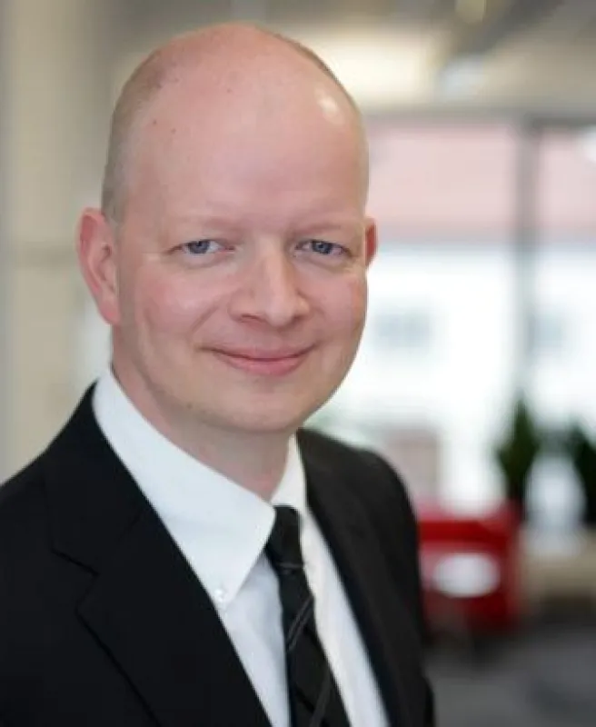 Lars Graef-Kuhlmann arbeitet bei ePunkt Schweiz.