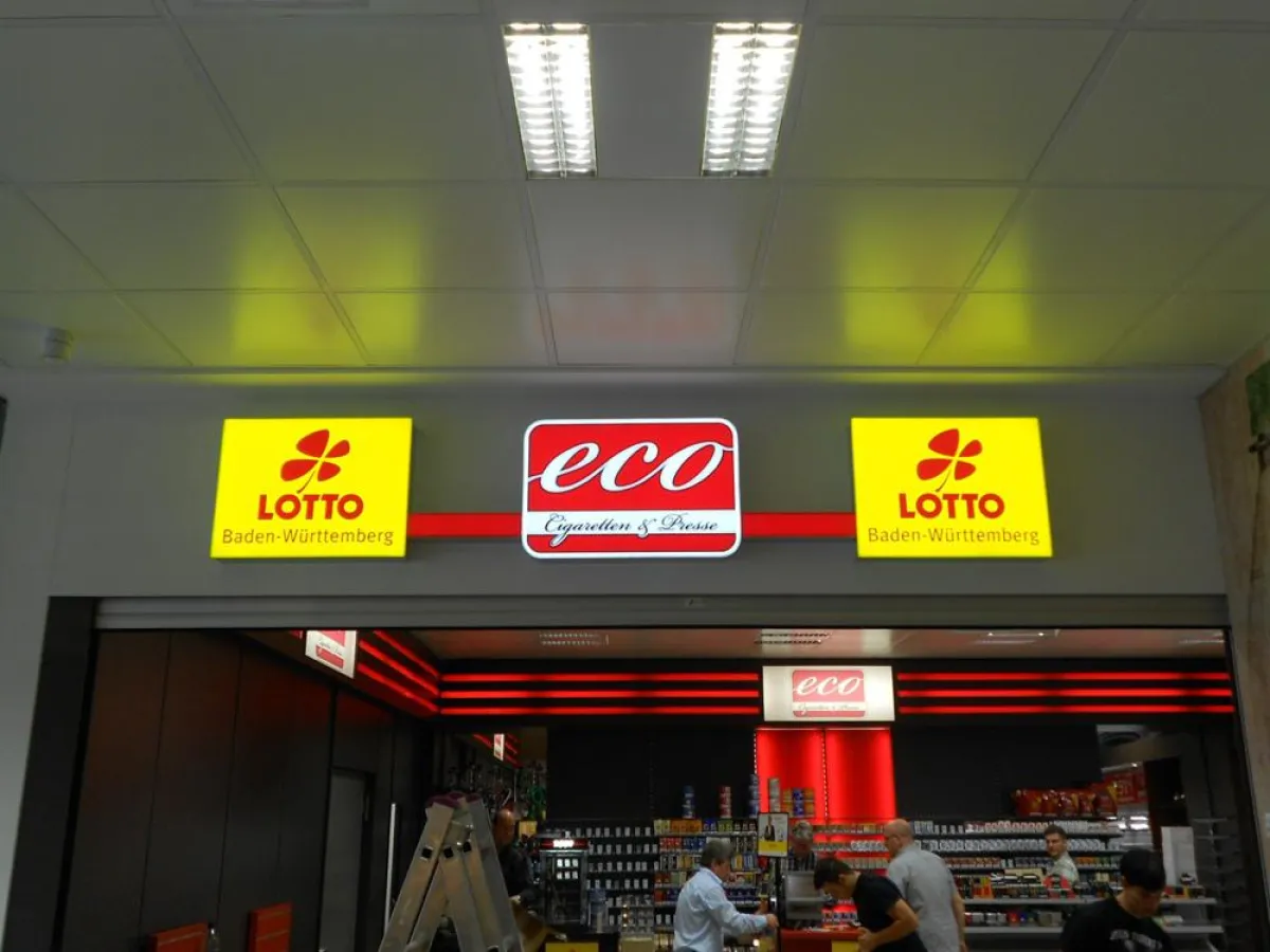 Montage einer Tabak-Lotto-Werbung