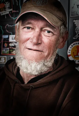 Bild: Lesung UNTER DEM RADAR - Leben und Helfen im Abseits am 11. Oktober im Studio Elbglück in Wedel