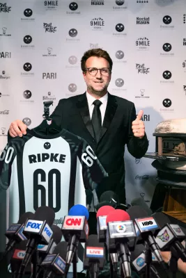 Bild: Promi-Alarm bei 60 seconds to napoli – Kultpizzeria gibt Kooperation mit Paul Ripke bekannt