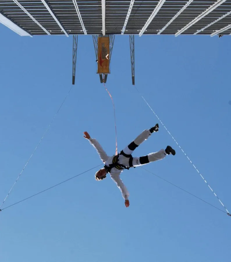 Base Flying vom Dach des Park Inn Berlin-Alexanderplatz - Adrenalin pur!