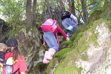 Erlebnispädagogische Natur- und Abenteuererlebnisse für Kinder im Main-Taunus-Kreis, Frankfurt und Wiesbaden. Bild: Erlebnispädagogische Natur- und Abenteuererlebnisse für Kinder im Main-Taunus-Kreis, Frankfurt und Wiesbaden.