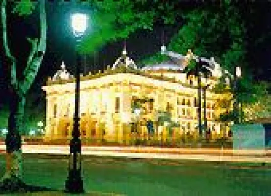 Bild: Veranstaltungen im Historischen Museum Hanoi