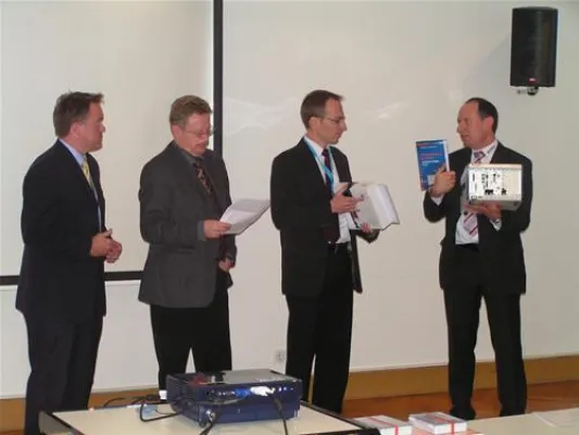 Bild: National Instruments stellt RF-Vektorsignalanalysator für EEEfCOM Innovationspreis 2007 bereit