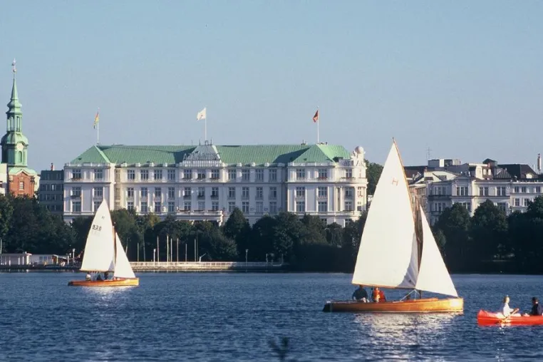 Bild: Atlantic Hotel erstes deutsches Grandhotel mit Zertifizierung nach DIN EN ISO 9001:2000