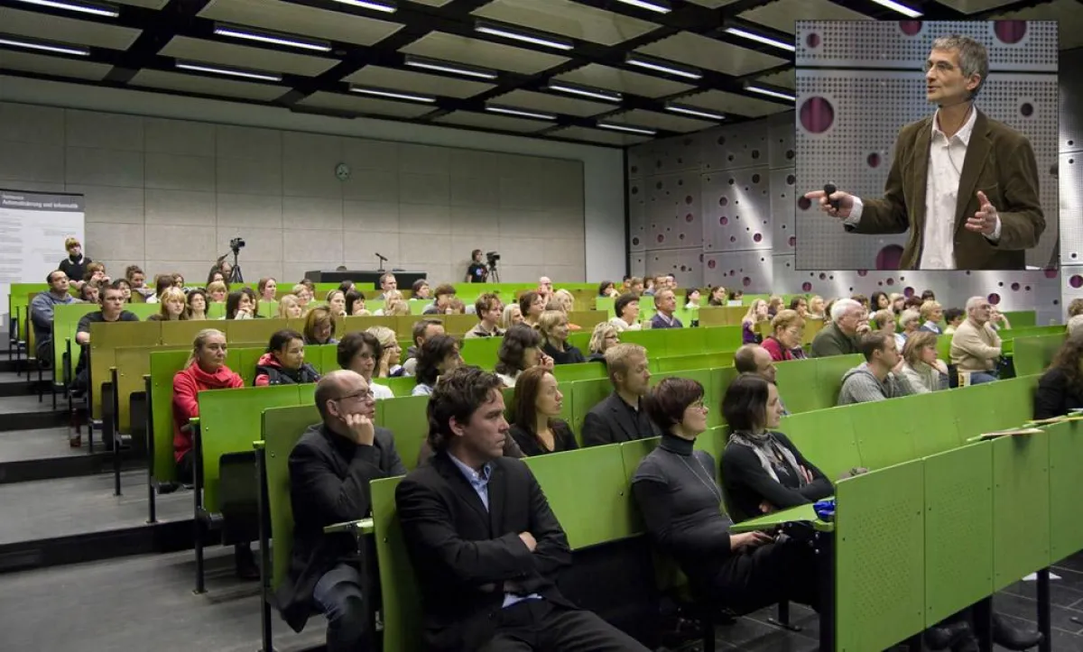 Frank Natho referierte im Rahmen der „Bildungsreise durch die kindliche Lebenswelt“ zum Thema „Pubertät, das Ende der Kindheit“ an der Hochschule Harz (FH) in Wernigerode.