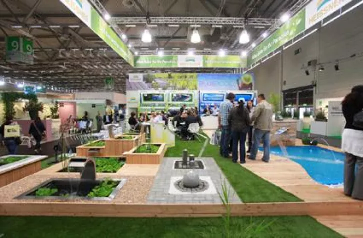 Bild: Gut besuchte Terrasse auf der gafa 2011 in Halle 9.1.