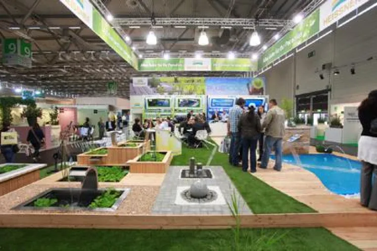 Gut besuchte Terrasse auf der gafa 2011 in Halle 9.1. Bild: Gut besuchte Terrasse auf der gafa 2011 in Halle 9.1.
