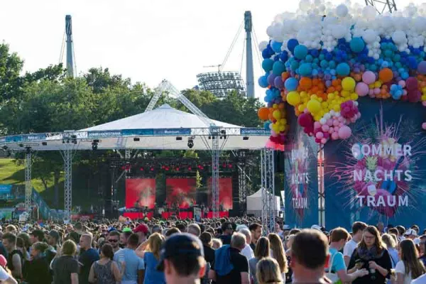 Bild: Magic Sky beim Sommernachtstraum im Münchener Olympiapark