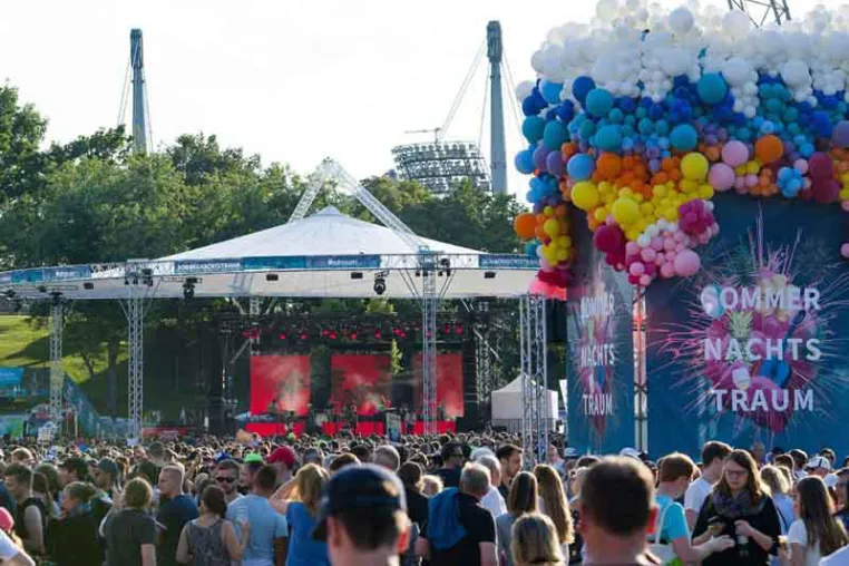 Bild: Magic Sky beim Sommernachtstraum im Münchener Olympiapark