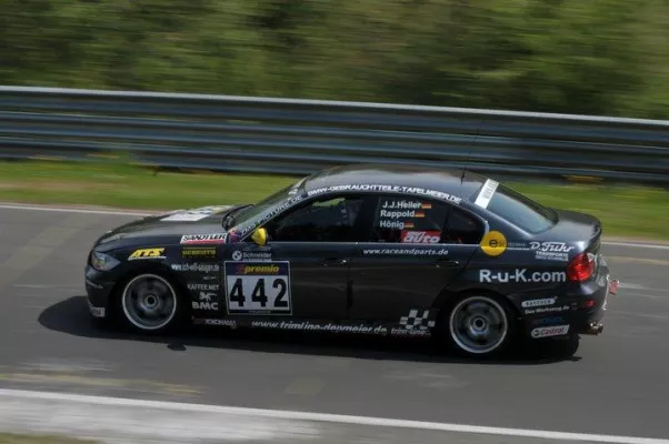 Sorg Rennsport beim 2. VLN Rennen wie Phönix aus der Asche Bild: Sorg Rennsport beim 2. VLN Rennen wie Phönix aus der Asche