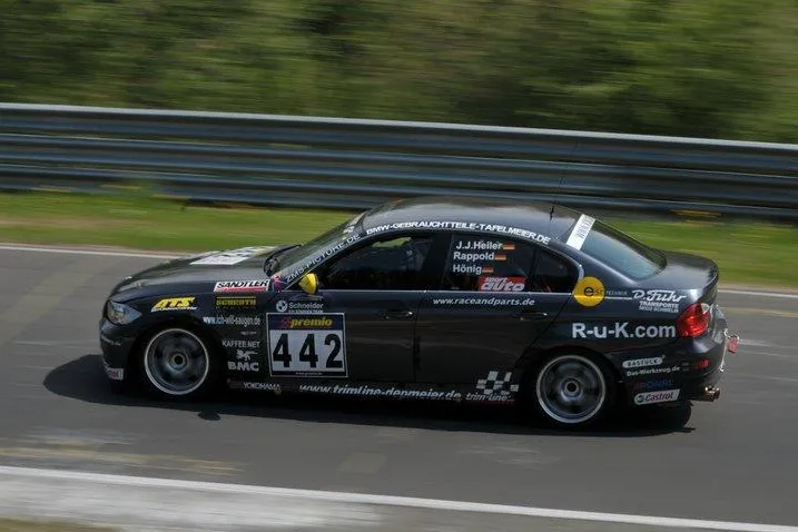 Bild: Sorg Rennsport beim 2. VLN Rennen wie Phönix aus der Asche