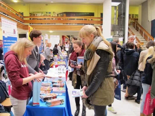 Bild: Wenn das Fernweh plagt - Beratung zu Auslandsaufenthalten auf der JugendBildungsmesse in Hannover