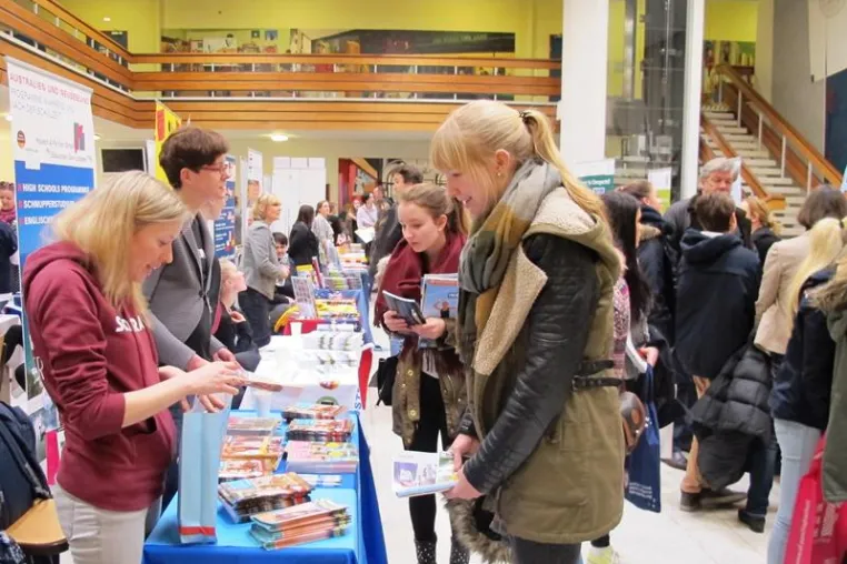 Wenn das Fernweh plagt - Beratung zu Auslandsaufenthalten auf der JugendBildungsmesse in Hannover Bild: Wenn das Fernweh plagt - Beratung zu Auslandsaufenthalten auf der JugendBildungsmesse in Hannover