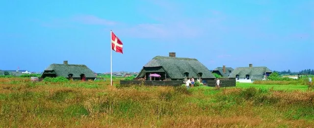 Ein Haus für jede Jahreszeit - Neue Kataloge 2012 eingetroffen Bild: Ein Haus für jede Jahreszeit - Neue Kataloge 2012 eingetroffen