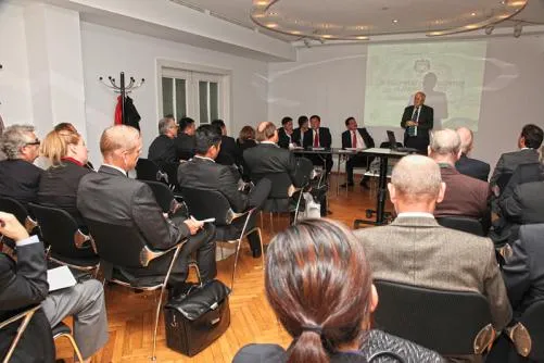 Projekte, Perspektiven im Mongolei-Geschäft: Der 1.Regierende Bürgermeister Ulaanbaatar in Berlin Bild: Projekte, Perspektiven im Mongolei-Geschäft: Der 1.Regierende Bürgermeister Ulaanbaatar in Berlin