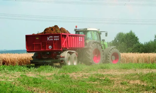 Bild: Einfaches System für schwierige Anforderungen - Neues Lichtanlagensystem für Agraranhänger