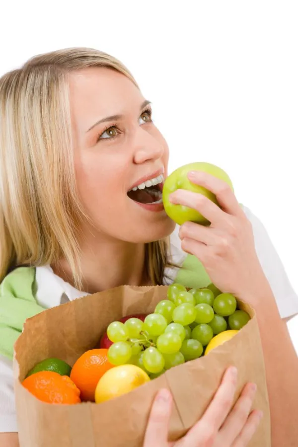 Gesund leben hilft, Parodontitis zu vermeiden (Foto: jupiterimages/dmhuebsch/www.leben-mit-biss.de)