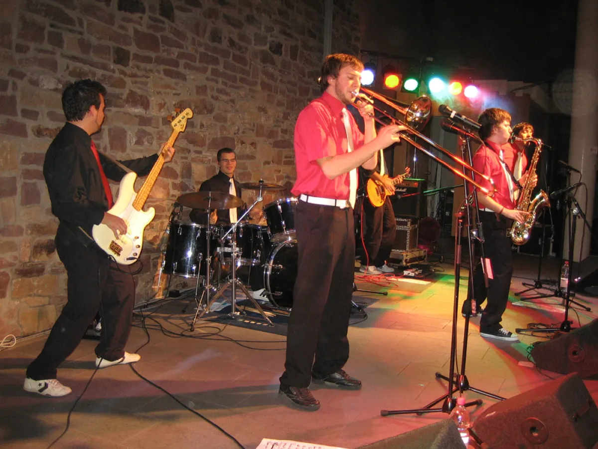 Zur Eröffnung organisierte das Look-Up Café Team ein Konzert mit der kroatischen Band Seeker´s Planet .