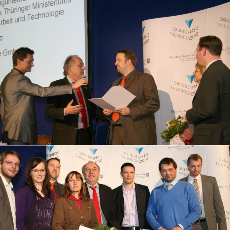 Thüringens Wirtschaftsminister Matthias Machnig übergibt den Sonderpreis an Daniel Brochwitz von KIDS interactive