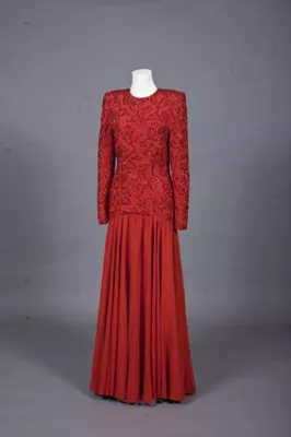 Bild: Fashion Rules – Neue Ausstellung zur königlichen Mode des 20. Jahrhunderts in Kensington Palace