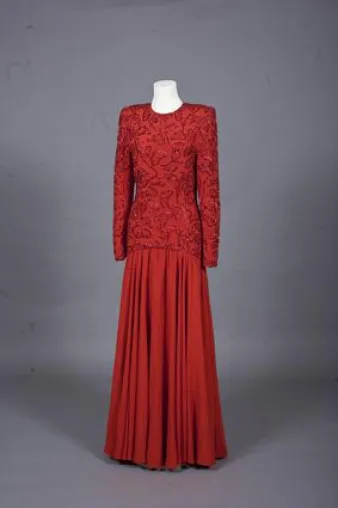 Fashion Rules – Neue Ausstellung zur königlichen Mode des 20. Jahrhunderts in Kensington Palace Bild: Fashion Rules – Neue Ausstellung zur königlichen Mode des 20. Jahrhunderts in Kensington Palace