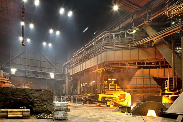 abh Beleuchtung: Energieeffiziente Lichtlösungen für die Stahlbranche Bild: abh Beleuchtung: Energieeffiziente Lichtlösungen für die Stahlbranche
