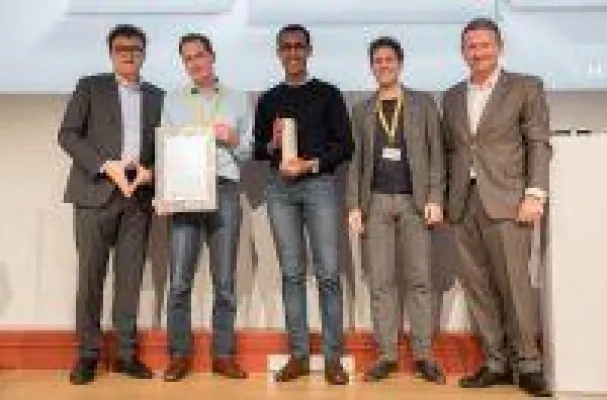 Bild: Erste Fachauskunft zu aktuellen Krebs-Studientherapien: iuvando Health gewinnt EY Public Value Award